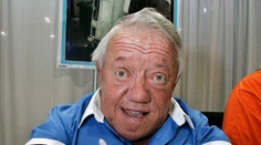Zomrel Kenny Baker (†81). Vo Hviezdnych vojnách hral robota R2-D2