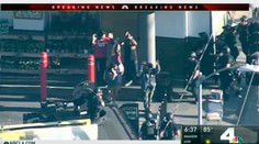 Rukojemnícka dráma: Muž sa zabarikádoval v obchode, pri prestrelke so SWAT zomrela jedna žena