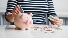 Máte odložené peniaze len na bežnom účte? Poradíme vám, ako ich lepšie zhodnotiť