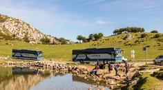 V Španielsku havaroval autobus s turistami. Zrútil sa počas výletu z horskej cesty