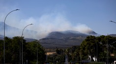Grécko sužuje extrémne počasie. Vlny horúčav striedajú búrky, blesky zabíjali dobytok a spôsobili požiare