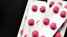 Ľuďom so symptómami COVID-19, ktorí sú v samoliečbe, sa neodporúča užívať ibuprofen