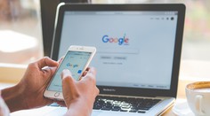 Umelá inteligencia od Googlu sa ešte má čo učiť. Radí pridať na pizzu lepidlo či jesť kamene