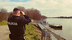 Z lode na Dunaji mal vypadnúť pasažier. Na toku rieky stále prebieha pátracia akcia