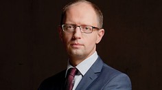 Ukrajinský premiér Jaceňuk oznámil svoju rezignáciu