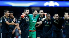 Manchesterské kluby prehrali, Ronaldov hetrik pri výhre Realu