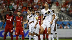 Nováčikom roka v americkej MLS sa stal 37-ročný Zlatan Ibrahimovič