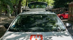 Bratislavskí mestskí policajti vyslobodzovali len osemmesačné dieťa z uzamknutého auta