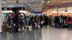 Známy reťazec spôsobil zľavami ošiaľ, ľudia zabudli na opatrenia. ÚVZ dvíha varovný prst