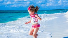 Deti a plavky. Musia ich nosiť aj u nás?