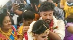 VIDEO: Indický pár obišiel všetky covidové opatrenia. Svadbu so 160 ľuďmi usporiadali v lietadle