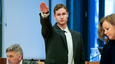 Podozrivý zo streľby v mešite predviedol na súde nacistický pozdrav