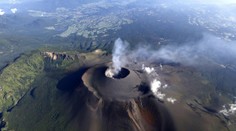 V Japonsku sa prebudila sopka. Chrlí dym a popol