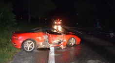 Turek pri Dunajskej Strede spôsobil haváriu na Ferrari. Dvaja ťažko zranení