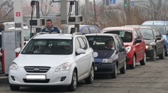 Až desať eur na jednej nádrži. Čo stojí v ceste výrazne lacnejšiemu tankovaniu?