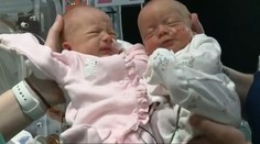 Nevídaná udalosť, dvojičkám pomohli na svet dvojičky