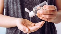 Ako si vyrobiť vlastný antibakteriálny gél? Potrebujete len tri ingrediencie