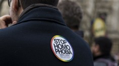 V Čečensku zatvárajú homosexuálov do koncetračného tábora. Mučia ich a bijú na smrť