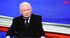 Roztržitý Kaczynski: Najskôr si pomýlil termín kongresu, potom prišiel v dvoch rôznych topánkach