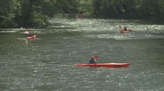 Turisti môžu Hornád pri Košiciach splavovať na zdieľaných kajakoch. Spustili samoobslužný systém ich požičiavania