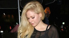 Konečne šťastná? Po boku Avril Lavigne sa ukázal neznámy muž