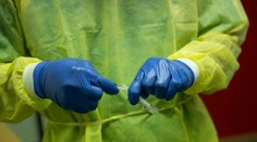 V sobotu pribudlo takmer tisíc infikovaných, ochoreniu COVID-19 podľahlo ďalších 27 osôb