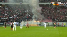 VIDEO: Slovan pocítil trnavské peklo okamžite. Päť minút sa nehralo, zasahovať museli hasiči