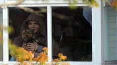 Trpí vzácnou a krutou chorobou. Moderná technika spôsobuje mužovi obrovskú bolesť