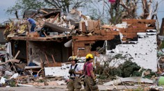 Mesto sa premenilo na trosky. Americkým štátom Iowa sa prehnalo tornádo, hlásia obete