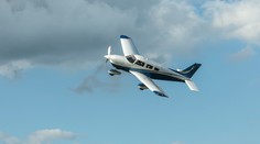 Lietadlo s turistami pristálo na rozbúrenom mori. Zlyhal mu motor