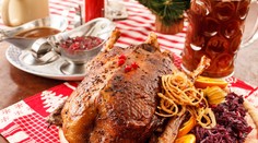 Milujete pečenú kačku alebo hus? Nepite pri jej jedení alkohol