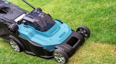 Tragická nehoda v Poľsku. Mužovi sa stala osudnou oprava kosačky