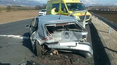 Pri obci Karlová sa zrazili dve autá, na mieste zasahoval vrtuľník