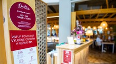 Koniec všetkým pandemickým obmedzeniam. Povinné zostanú už iba respirátory