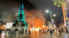 OBRAZOM: Útok nožom spustil mimoriadny výbuch násilia. Dublin takéto scény nezažil desaťročia