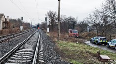 Tragédia v Ivanke pri Dunaji. Staršieho muža s paličkou zrazil na železničnom priecestí vlak