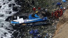 Autobus viezol baníkov z práce. Zrútil sa do 400 metrovej rokliny v Peru