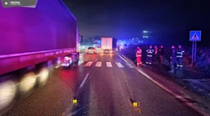 Tragický večer v Žiline. Chodec prechádzal cez priechod, keď doňho narazil nákladiak