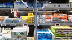 Obchodníci zaplavili regály akciovým maslom. Veľké kúpite už za euro (+ porovnanie cien)