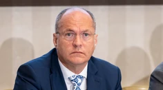 Politici reagujú na tragické úmrtie extajomníka Veliča. „Ten hore si vždy berie prvých tých najlepších,“ napísal B. Kollár