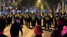 BBC tvrdí, že jej novinára v Šanghaji zadržala a zbila čínska polícia