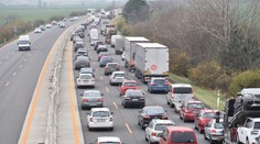 Polícia upozorňuje vodičov, ktorí bezdôvodne jazdia v strednom pruhu: Hrozí im za to pokuta