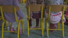 Chrípka naďalej valcuje. Škôlky čelia kritike, že deti nepošlú domov, no ráno vraj chorobu nevidia