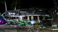 FOTO: Pri havárii školského autobusu na Jáve zomrelo deväť študentov a učiteľ