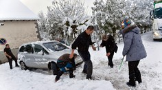 Víchrica, sneh aj záplavy. Extrémne počasie trápi celú Európu