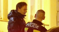 Habera sa zabával s priateľmi v bare. Nepríjemný incident s políciou
