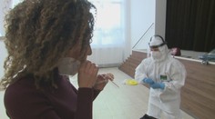 V regiónoch stále viac využívajú testovanie kloktaním a odpľúvaním. Má to ale jeden háčik