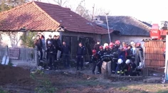 Dvojročné dieťa spadlo do hlbokej šachty. Vyťahovali ho 12 hodín