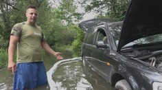 Chceli rybárčiť, no skončili so zatopeným autom. Hladina sa nečakane zdvihla o pol metra