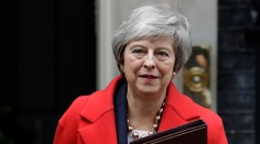 Mayová zvažuje odloženie odchodu Británie z EÚ